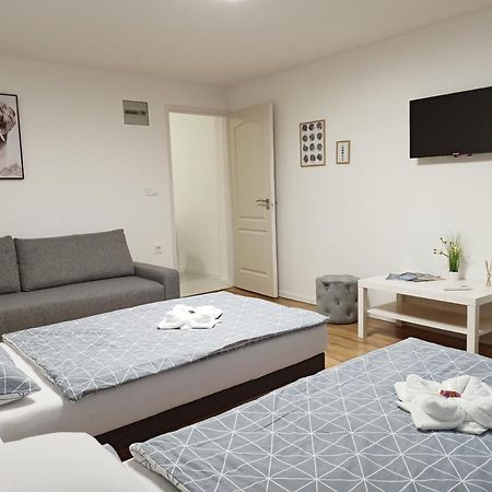 Grafit Apartmanok Гойдунанаш Екстер'єр фото