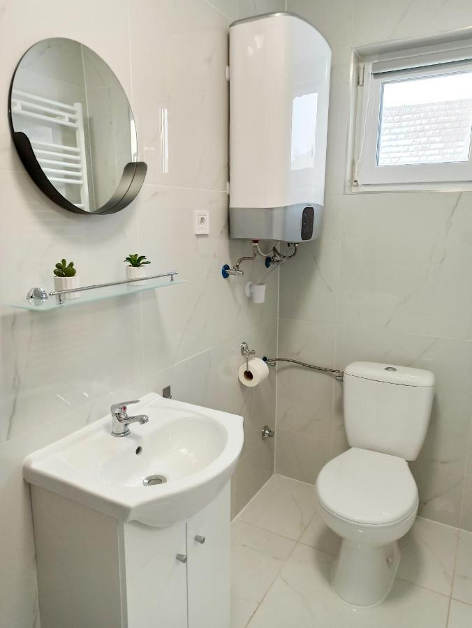 Grafit Apartmanok Гойдунанаш Екстер'єр фото