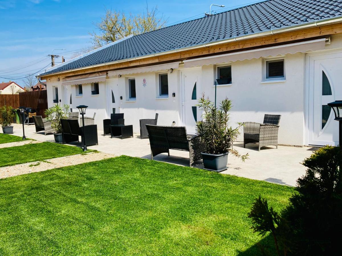 Grafit Apartmanok Гойдунанаш Екстер'єр фото